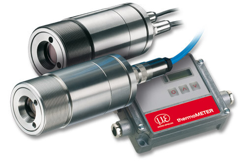 Infrared pyrometer with crosshair laser sighting and video module