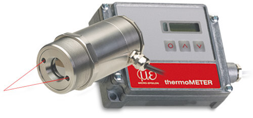 Infrared pyrometer with laser sighting for demanding temperature measurements
